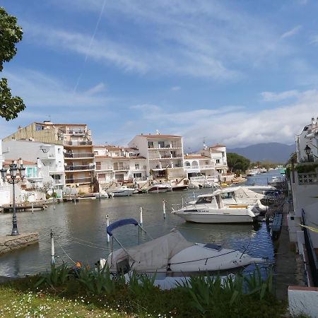 Estudi Amb Vistes Al Canal Lägenhet Empuriabrava Exteriör bild