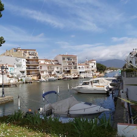 Estudi Amb Vistes Al Canal Lägenhet Empuriabrava Exteriör bild