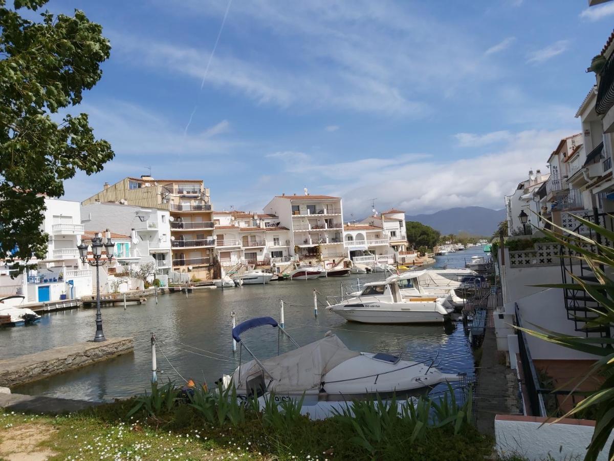Estudi Amb Vistes Al Canal Lägenhet Empuriabrava Exteriör bild