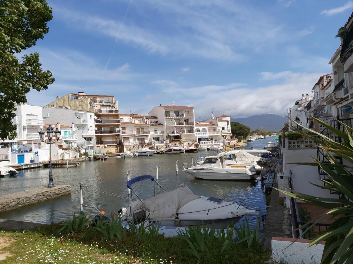 Estudi Amb Vistes Al Canal Lägenhet Empuriabrava Exteriör bild